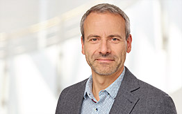 Porträtfoto von Dr. Peter Pangert